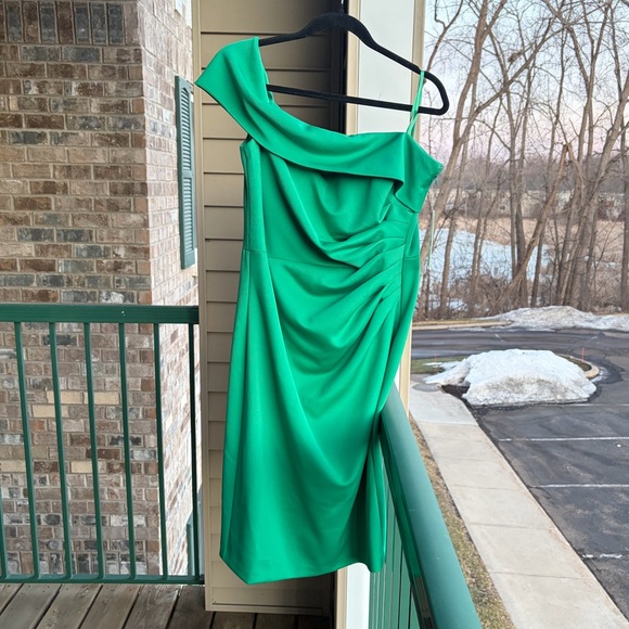 🆕🌿 Eliza J Emerald Green One-Shoulder Ruched Cocktail Dress Size 14 Party Formal - Picture 3 of 16